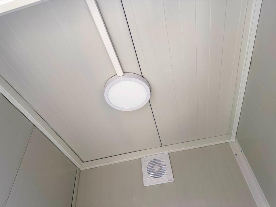 Contenedor sanitario nuevo de 2,20 × 1,20 m con doble WC