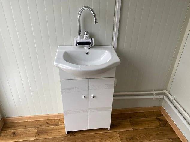 Contenedor sanitario nuevo con doble cabina WC