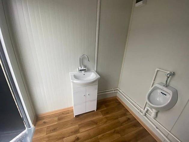 Contenedor sanitario nuevo con doble cabina WC