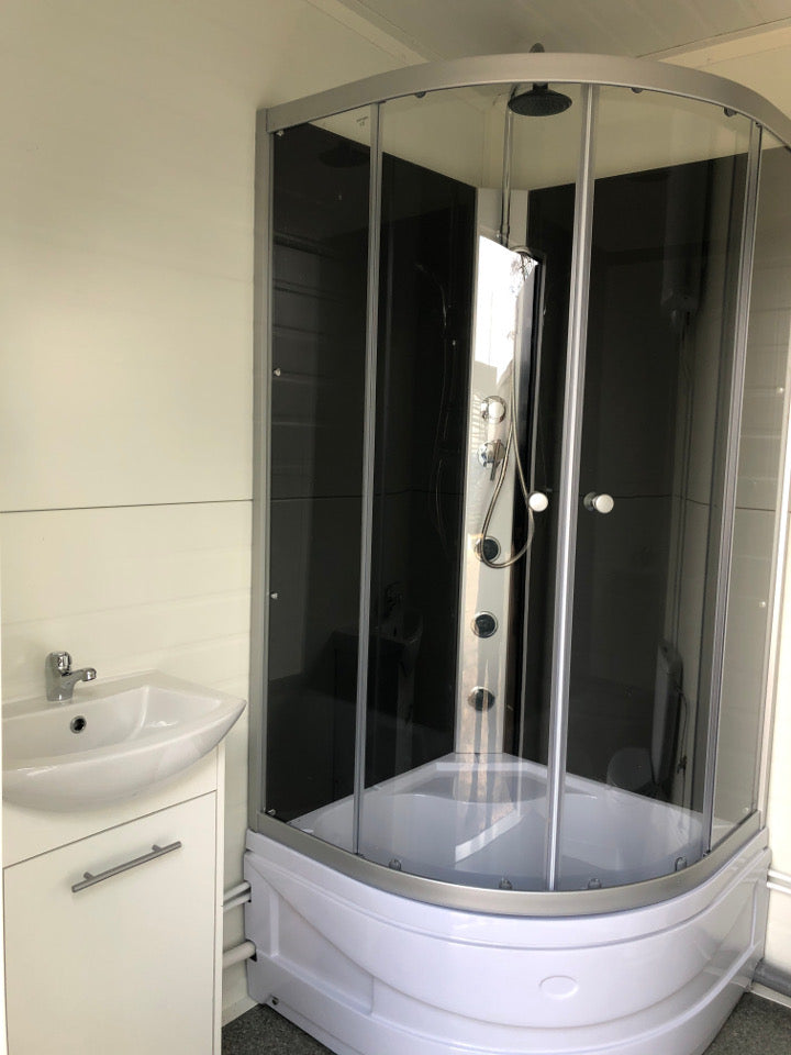 Contenedor sanitario nuevo de 2 × 2 × 2,8 m