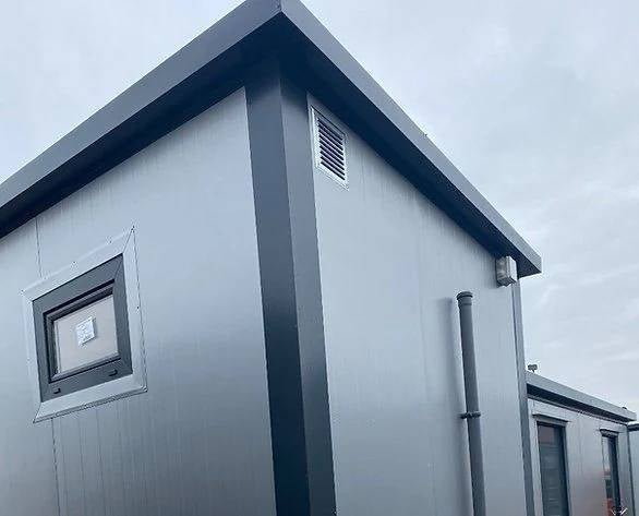 Contenedor sanitario nuevo con doble cabina WC