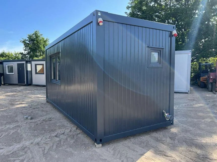 Contenedor habitable nuevo de 6,00 × 2,43 m con cocina americana, WC y ducha,