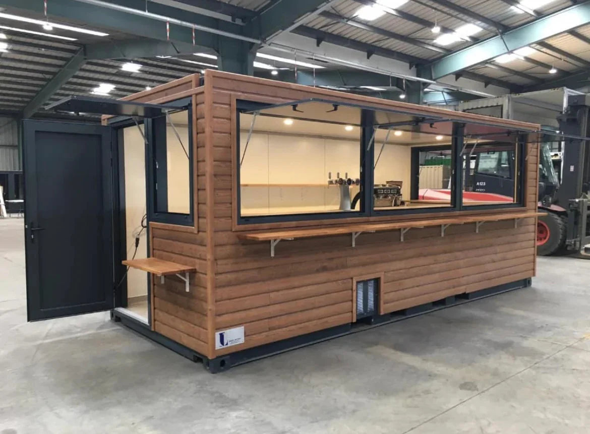 Contenedor marítimo nuevo de 20 pies acondicionado para su uso como cafetería, bar o snack bar
