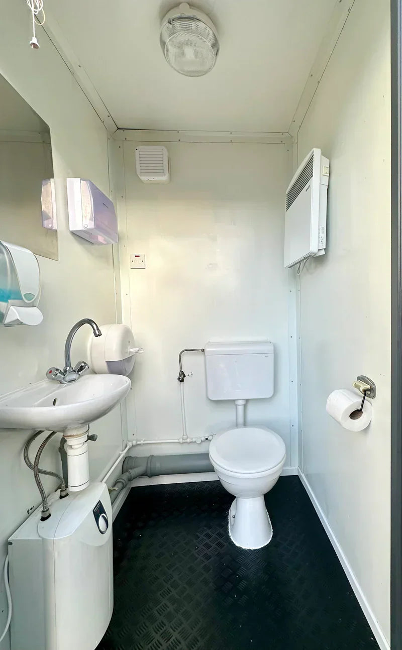 Contenedor sanitario nuevo de 2,4 × 1,5 m
