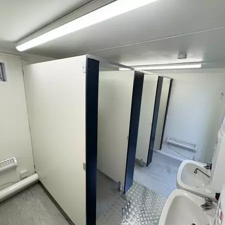 Bloque sanitario nuevo 3 + 1 de 4,8 × 2,7 m