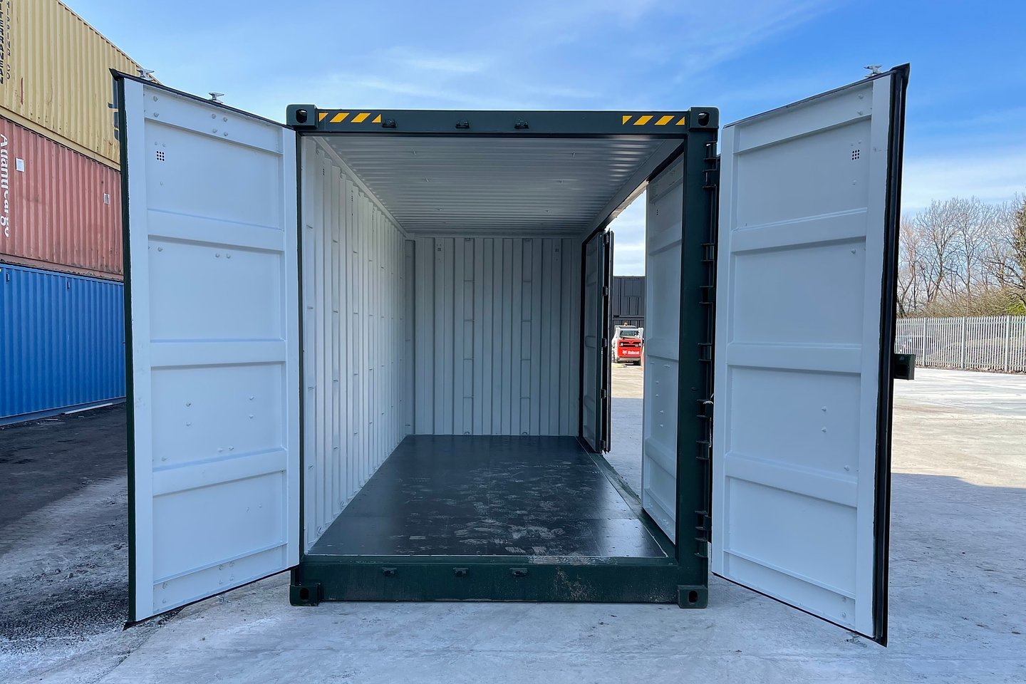 Contenedor marítimo nuevo de 20 pies High Cube (HC) con puertas laterales