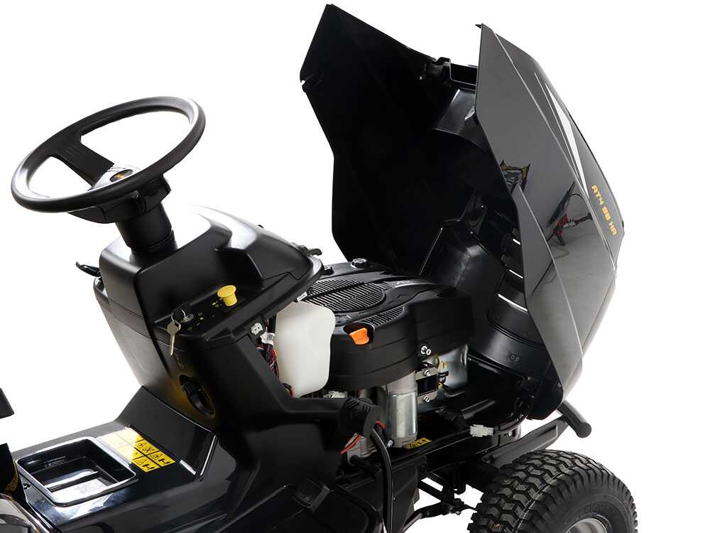 El Alpina AT4 98 HA es un tractor cortacésped de gasolina equipado con un motor ST 450 Powered by STIGA de 432 cm³