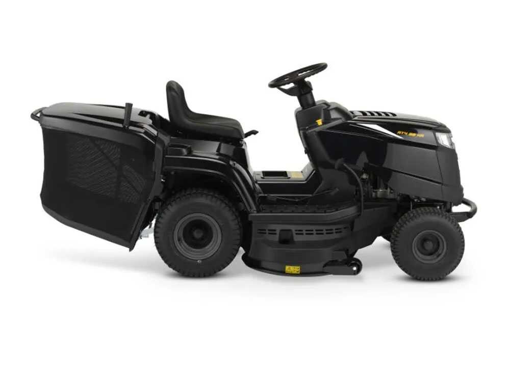 El Alpina AT4 98 HA es un tractor cortacésped de gasolina equipado con un motor ST 450 Powered by STIGA de 432 cm³