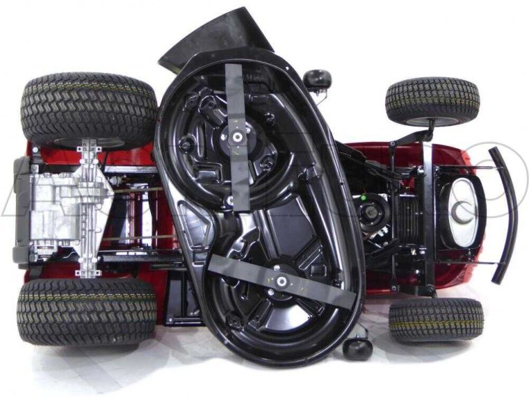 El Castelgarden XDC 140 es un tractor cortacésped de gasolina diseñado para el mantenimiento de jardines y superficies de césped. Está equipado con un motor STIGA ST 350 de 352 cm
