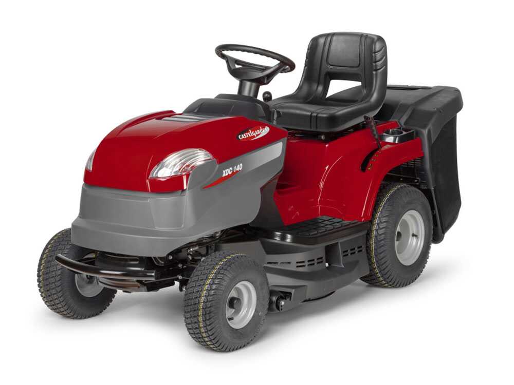 El Castelgarden XDC 140 es un tractor cortacésped de gasolina diseñado para el mantenimiento de jardines y superficies de césped. Está equipado con un motor STIGA ST 350 de 352 cm