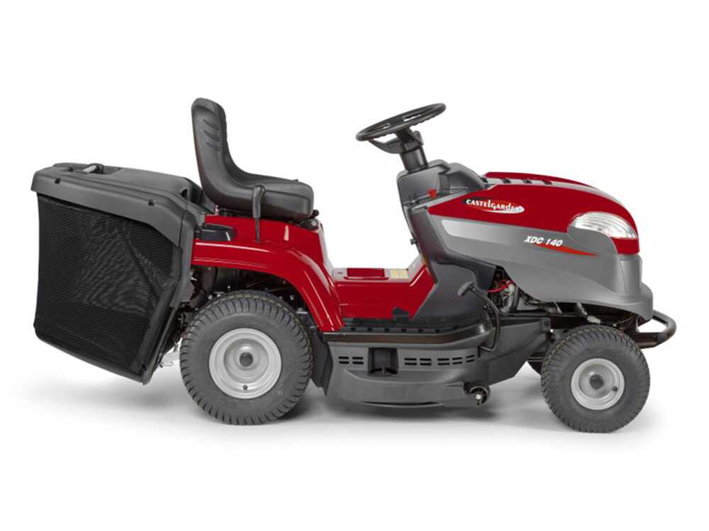 El Castelgarden XDC 140 es un tractor cortacésped de gasolina diseñado para el mantenimiento de jardines y superficies de césped. Está equipado con un motor STIGA ST 350 de 352 cm