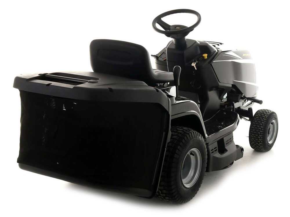 El Alpina AT4 84 A es un tractor cortacésped de gasolina equipado con un motor ST 350 de 352 cm³