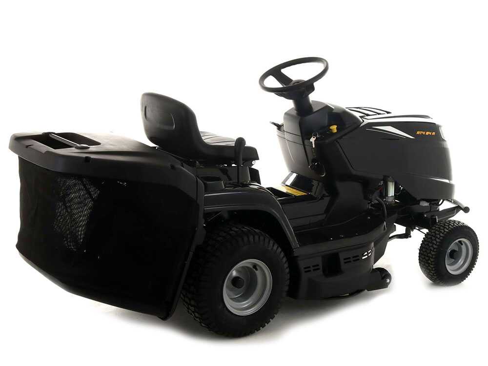 El Alpina AT4 84 A es un tractor cortacésped de gasolina equipado con un motor ST 350 de 352 cm³