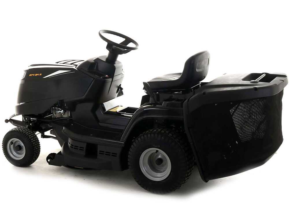 El Alpina AT4 84 A es un tractor cortacésped de gasolina equipado con un motor ST 350 de 352 cm³